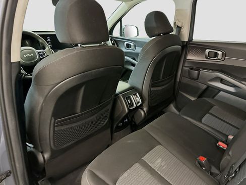 Used 2023 Kia Sorento LX image 27