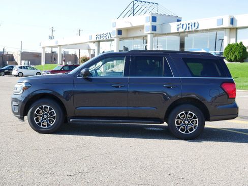 Certified 2024 Ford Expedition XLT image 2