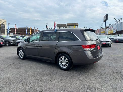 Used 2017 Honda Odyssey SE image 3