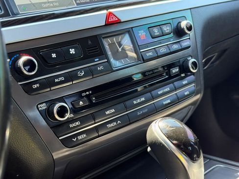 Used 2015 Hyundai Genesis 3.8 RWD image 30