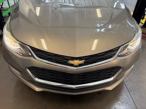 Used 2017 Chevrolet Cruze LT w/ Convenience Package FWD image 9