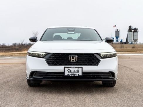 Used 2023 Honda Accord Sport image 2