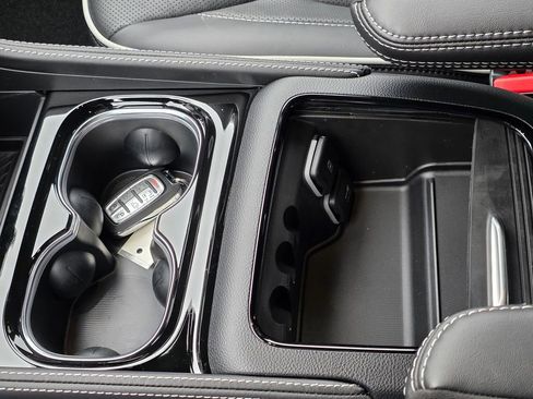 New 2026 Chrysler Pacifica Limited image 23