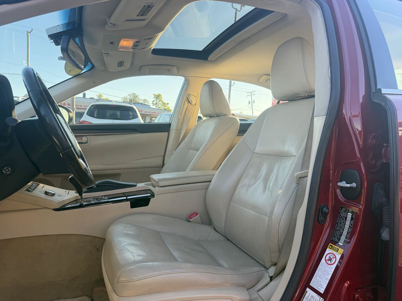 Used 2014 Lexus ES 350 w/ Luxury Package FWD image 9