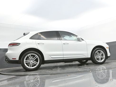 Used 2022 Porsche Macan image 37