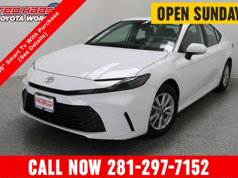 Used 2025 Toyota Camry LE image 1