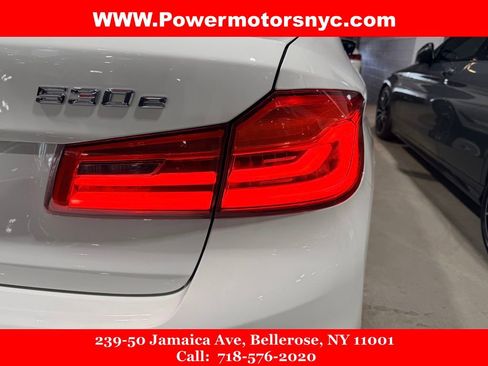 Used 2020 BMW 530e w/ M Sport Package image 12