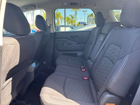 Used 2025 Nissan Pathfinder SV FWD image 28