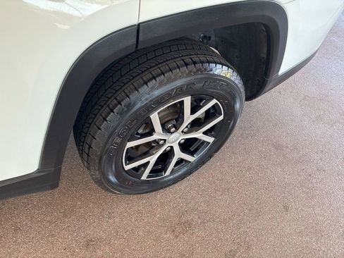 Used 2024 Jeep Grand Cherokee L Limited AWD/4WD image 5