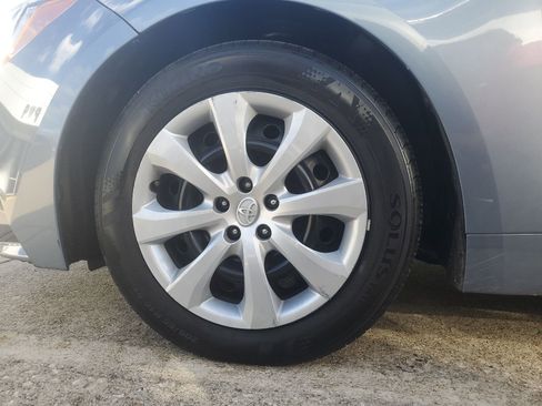 Used 2023 Toyota Corolla LE image 12