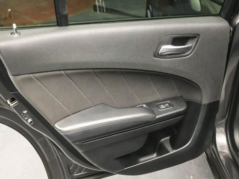 Used 2020 Dodge Charger SXT w/ Blacktop Package image 32