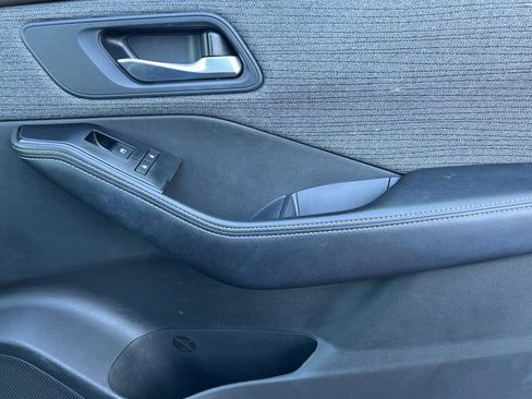 Used 2023 Nissan Rogue SV image 23