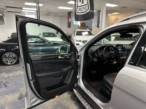 Used 2019 Mercedes-Benz GLS 450 4MATIC image 12