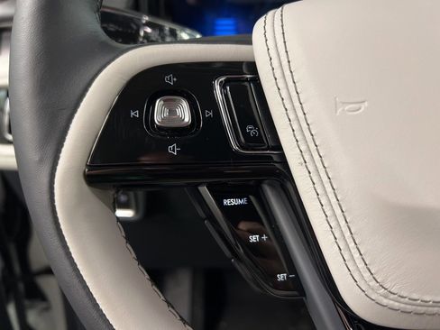 New 2026 Lincoln Aviator AWD image 17