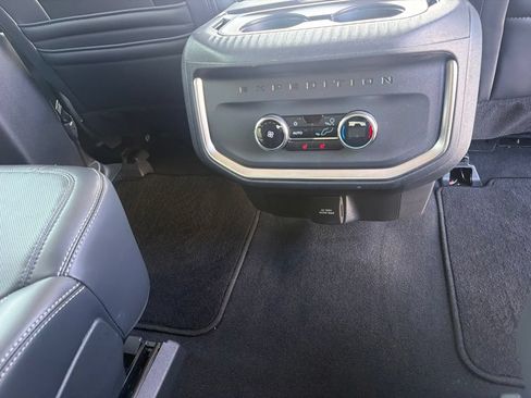 Used 2025 Ford Expedition Platinum AWD/4WD image 48