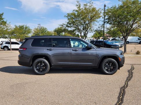 New 2025 Jeep Grand Cherokee L Altitude image 2