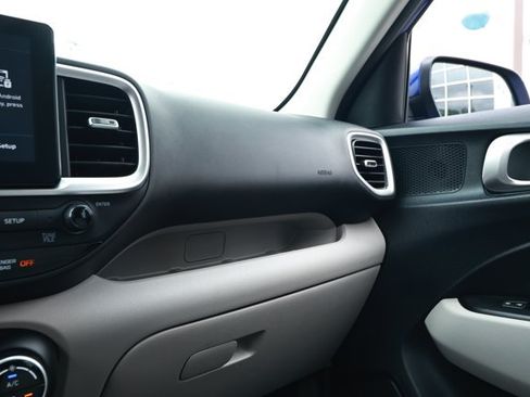 Used 2025 Hyundai Venue SEL FWD image 25