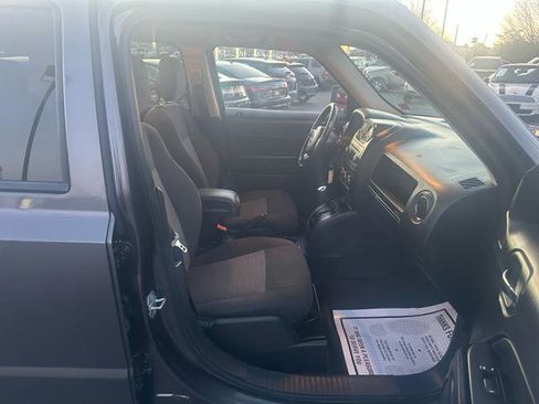 Used 2016 Jeep Patriot Latitude image 18