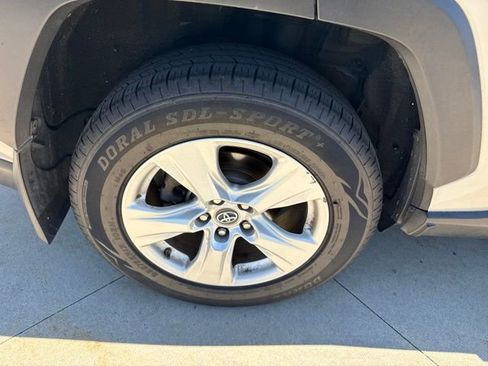Used 2019 Toyota RAV4 XLE w/ Convenience Package AWD/4WD image 10