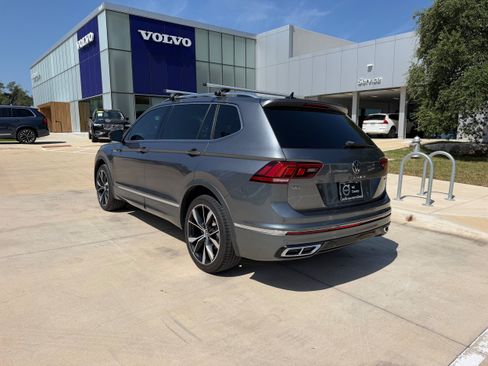 Used 2022 Volkswagen Tiguan SEL R-Line AWD/4WD image 4