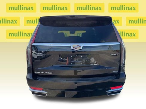 Used 2022 Cadillac Escalade Luxury image 9