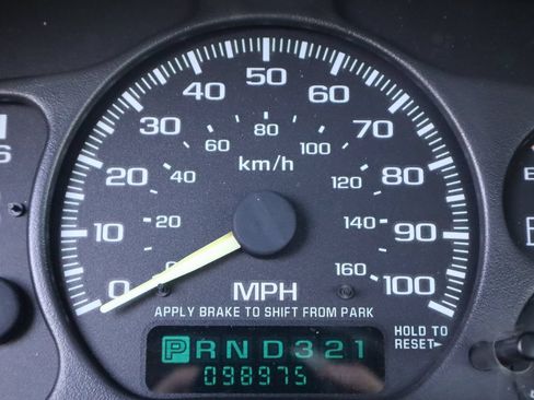 Used 1999 Chevrolet Silverado 2500 LS w/ Firm Ride Suspension Pkg AWD/4WD image 35