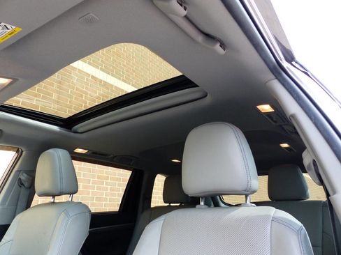 Used 2019 Toyota Highlander FWD V6 image 49