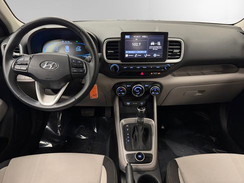Used 2023 Hyundai Venue SEL image 10