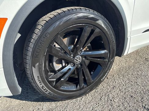 Certified 2023 Volkswagen Tiguan SE R-Line FWD image 12