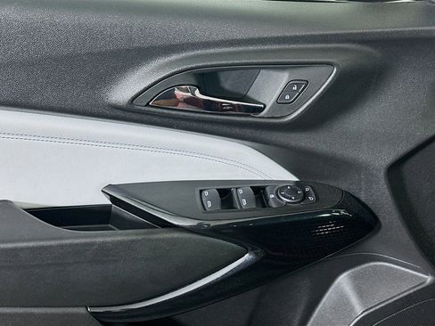 Used 2025 Chevrolet Trax LT w/ LT Convenience Package image 15