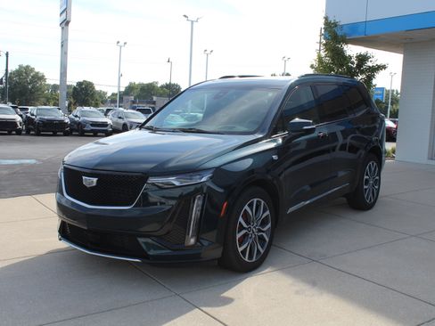 Used 2024 Cadillac XT6 Sport w/ Technology Package AWD/4WD image 11