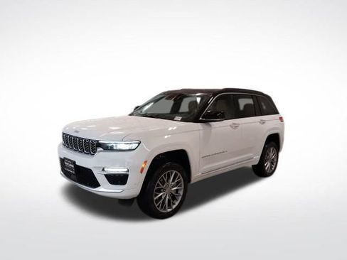 New 2025 Jeep Grand Cherokee Summit image 9