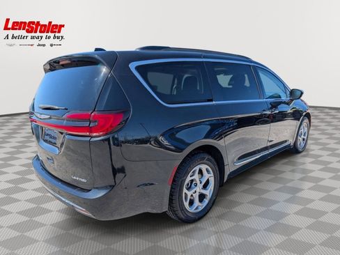 Used 2023 Chrysler Pacifica Limited FWD image 5