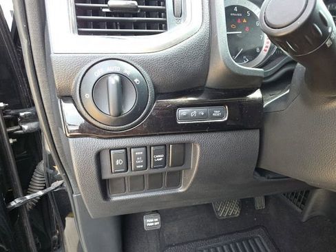 Used 2017 Nissan Titan SV RWD image 15