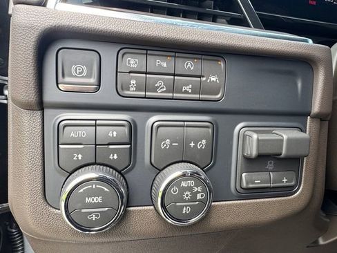 Used 2026 Chevrolet Tahoe Z71 w/ Z71 Off-Road Package AWD/4WD image 6