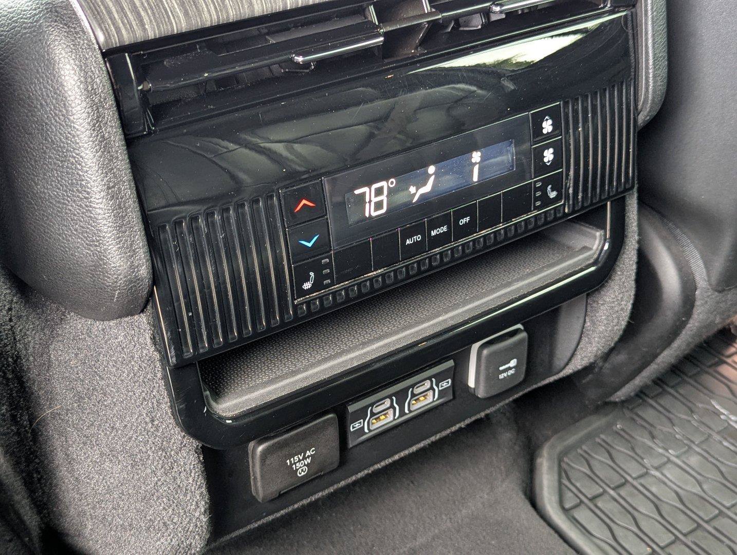 Used 2024 Jeep Wagoneer L Series II w/ Flexible Seating Group AWD/4WD image 31
