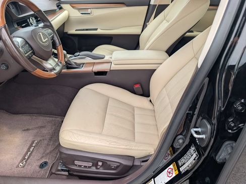 Used 2016 Lexus ES 300h w/ Luxury Package w/Wood Trim FWD image 12