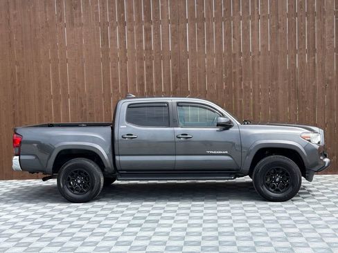 Used 2019 Toyota Tacoma SR5 RWD image 11