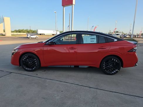 New 2026 Nissan Sentra SR w/ Floor Mat Package FWD image 4
