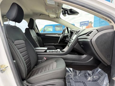 Used 2020 Ford Fusion SE FWD image 18