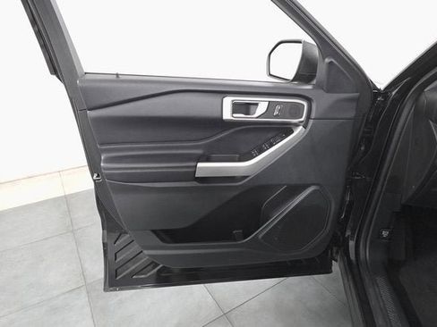 Used 2022 Ford Explorer XLT image 7