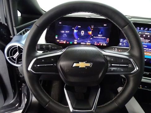 Used 2025 Chevrolet Equinox EV LT FWD image 6
