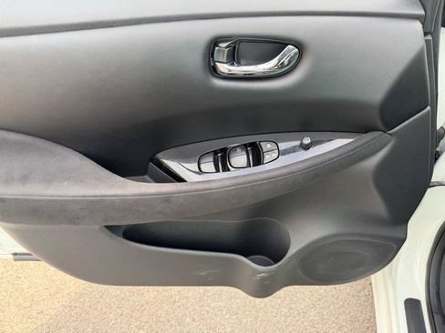 Used 2016 Nissan Leaf SV FWD image 9