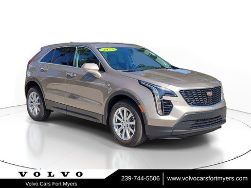 Used 2023 Cadillac XT4 Luxury w/ Cold Weather Package FWD image 1