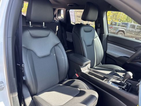 New 2025 Jeep Compass Latitude w/ Convenience Group image 33