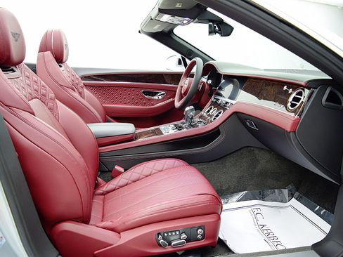 Used 2023 Bentley Continental GT Azure AWD/4WD image 41