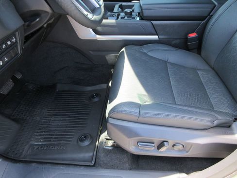 Used 2025 Toyota Tundra Limited AWD/4WD image 26