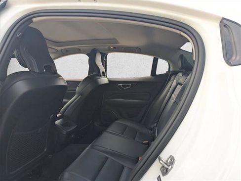 Used 2020 Volvo S60 T5 Momentum w/ Premium Package image 13