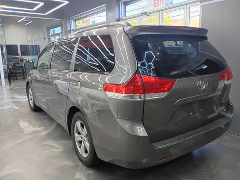 Used 2011 Toyota Sienna LE FWD image 4