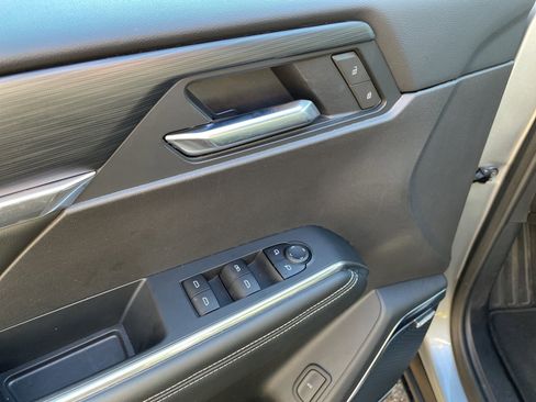 Used 2025 GMC Acadia Elevation image 12